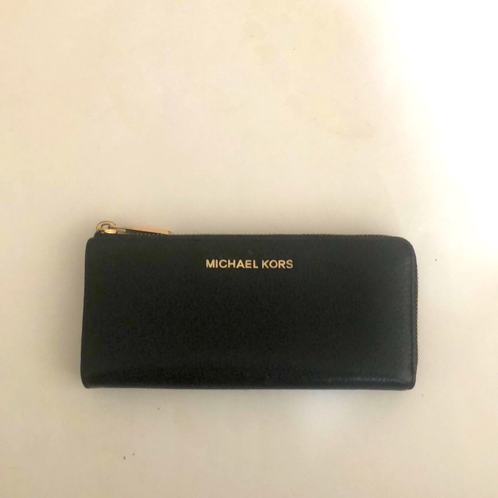 Michael Kors Wallet Card Holder Black Pebble Leather Gold Zipper Detail Pockets